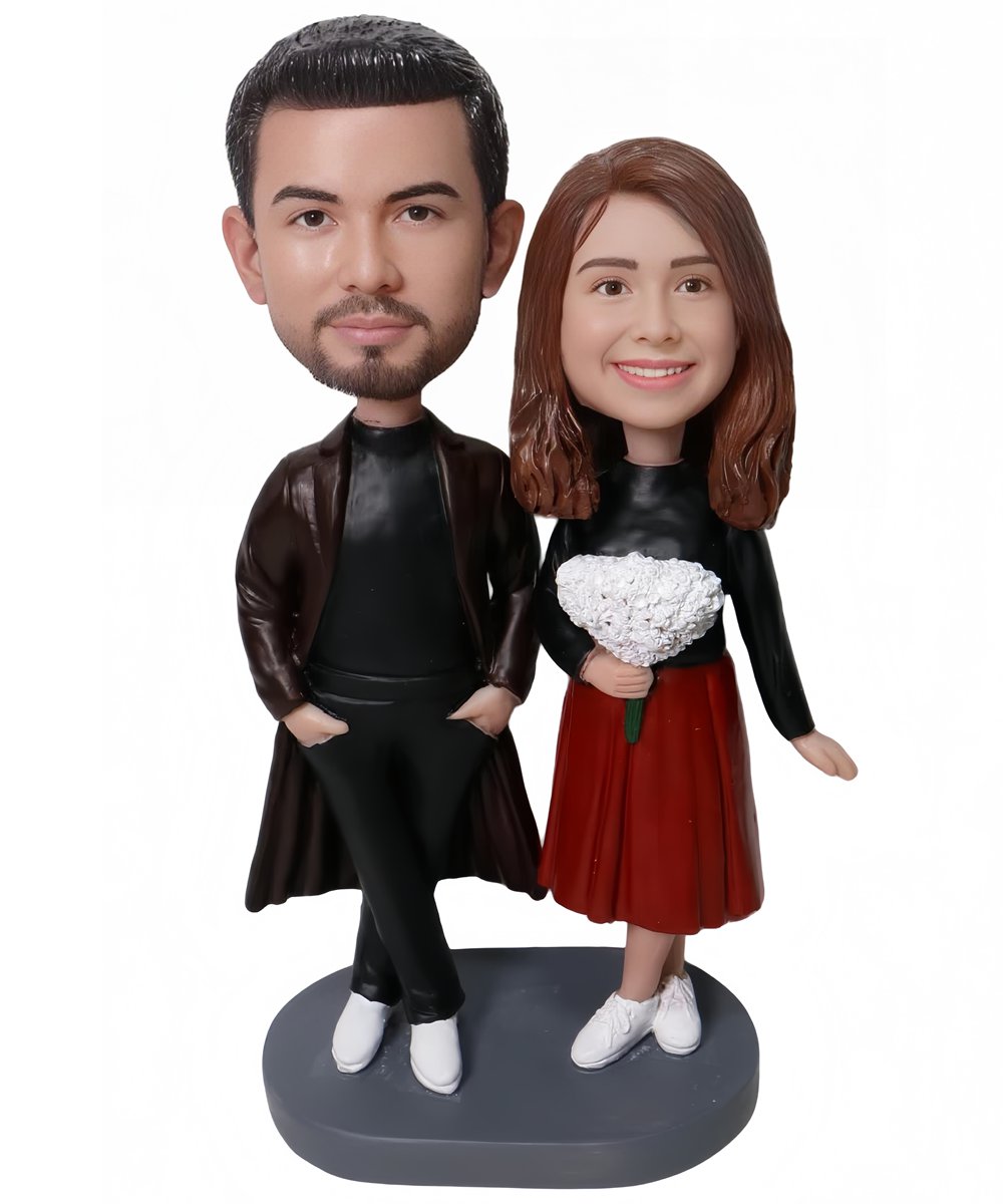 Custom Custom Couple Figurines Sweet Couple Gifts With Heart Shaped Bouquet
