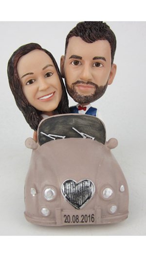 Custom cake topper Couple in car